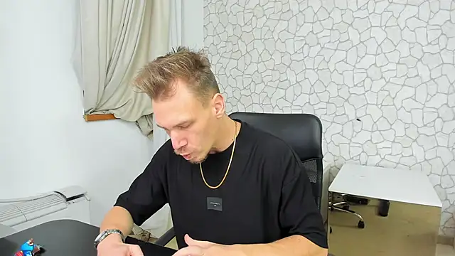 Snapshot of MateoBenjaminX chatting on 01/06/25, 07:56 MateoBenjaminX online show from 01/06/25, 07:56