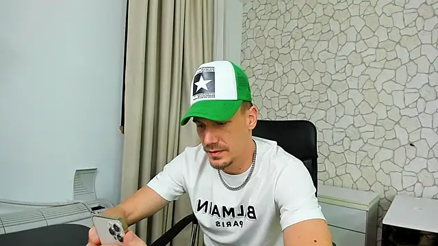 Snapshot of MateoBenjaminX chatting on 01/07/25, 08:31 MateoBenjaminX online show from 01/07/25, 08:31