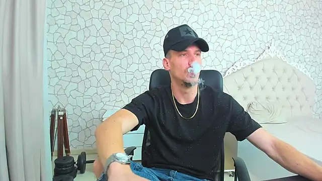 Snapshot of MateoBenjaminX chatting on 01/11/25, 09:04 MateoBenjaminX online show from 01/11/25, 09:04