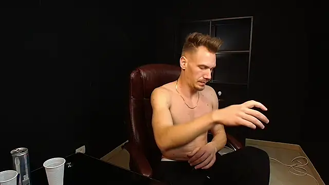 Snapshot of MateoBenjaminX chatting on 01/14/25, 10:12 MateoBenjaminX online show from 01/14/25, 10:12