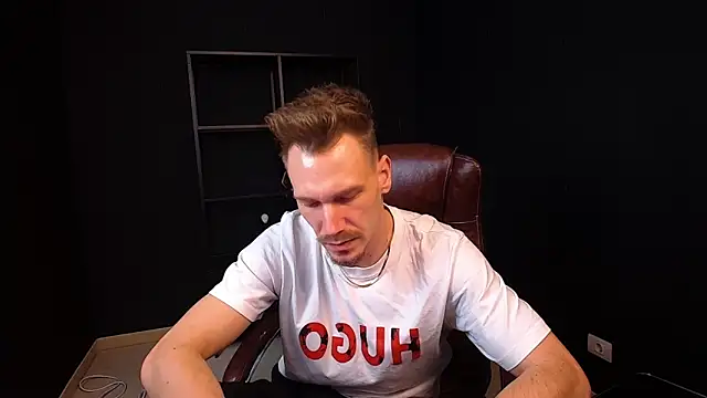 Snapshot of MateoBenjaminX chatting on 01/19/25, 04:57 MateoBenjaminX online show from 01/19/25, 04:57