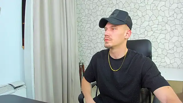 Snapshot of MateoBenjaminX chatting on 01/20/25, 05:16 MateoBenjaminX online show from 01/20/25, 05:16