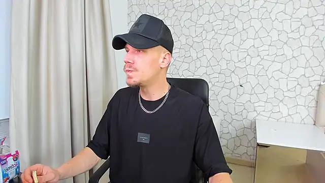 Snapshot of MateoBenjaminX chatting on 01/22/25, 07:13 MateoBenjaminX online show from 01/22/25, 07:13