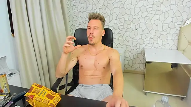 Snapshot of MateoBenjaminX chatting on 01/23/25, 09:39 MateoBenjaminX online show from 01/23/25, 09:39