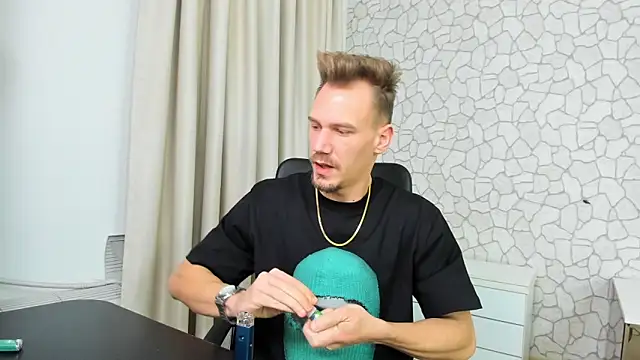 Snapshot of MateoBenjaminX chatting on 01/26/25, 07:20 MateoBenjaminX online show from 01/26/25, 07:20