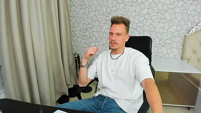 Snapshot of MateoBenjaminX chatting on 01/28/25, 06:17 MateoBenjaminX online show from 01/28/25, 06:17