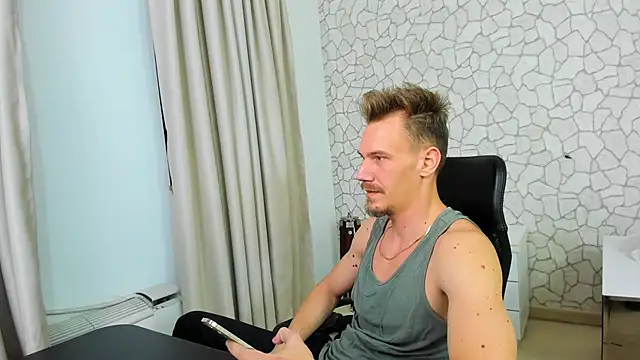 Snapshot of MateoBenjaminX chatting on 02/02/25, 06:53 MateoBenjaminX online show from 02/02/25, 06:53