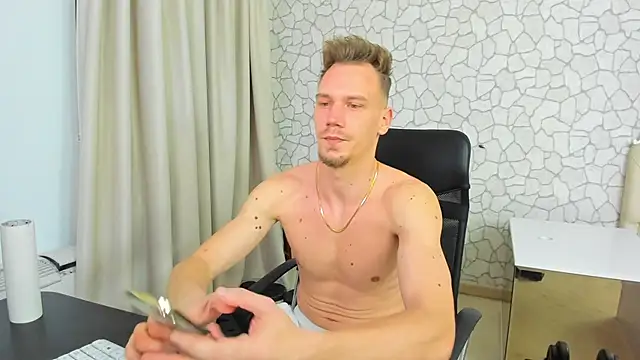 Snapshot of MateoBenjaminX chatting on 02/05/25, 07:53 MateoBenjaminX online show from 02/05/25, 07:53