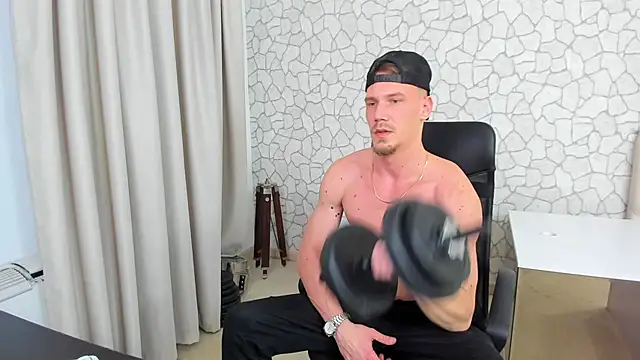 Snapshot of MateoBenjaminX chatting on 02/08/25, 05:39 MateoBenjaminX online show from 02/08/25, 05:39