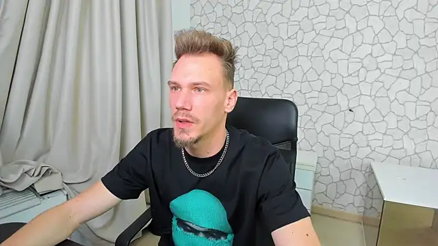 Snapshot of MateoBenjaminX chatting on 02/15/25, 06:23 MateoBenjaminX online show from 02/15/25, 06:23