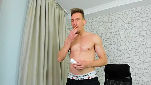 Snapshot of MateoBenjaminX chatting on 02/19/25, 10:09 MateoBenjaminX online show from 02/19/25, 10:09