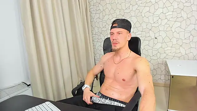 Snapshot of MateoBenjaminX chatting on 02/20/25, 06:24 MateoBenjaminX online show from 02/20/25, 06:24