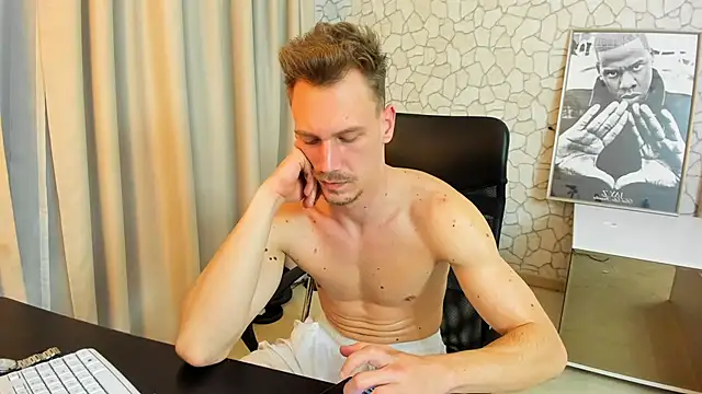 Snapshot of MateoBenjaminX chatting on 03/06/25, 10:15 MateoBenjaminX online show from 03/06/25, 10:15