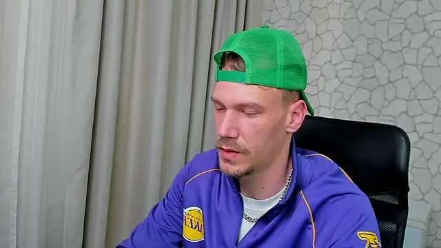 Snapshot of MateoBenjaminX chatting on 03/11/25, 02:40 MateoBenjaminX online show from 03/11/25, 02:40