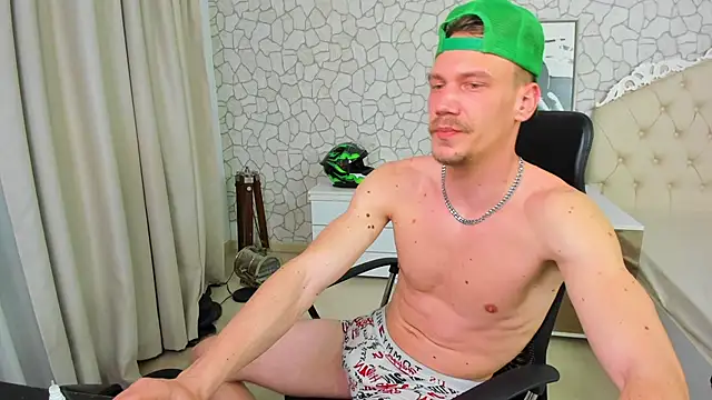 Snapshot of MateoBenjaminX chatting on 03/11/25, 08:53 MateoBenjaminX online show from 03/11/25, 08:53