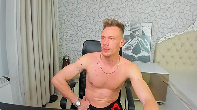 Snapshot of MateoBenjaminX chatting on 03/13/25, 05:39 MateoBenjaminX online show from 03/13/25, 05:39