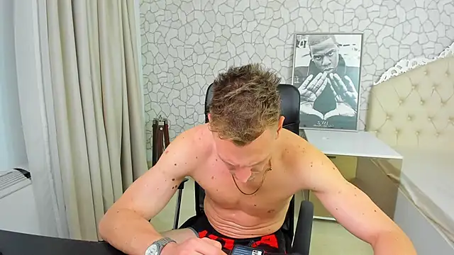 Snapshot of MateoBenjaminX chatting on 03/13/25, 08:43 MateoBenjaminX online show from 03/13/25, 08:43