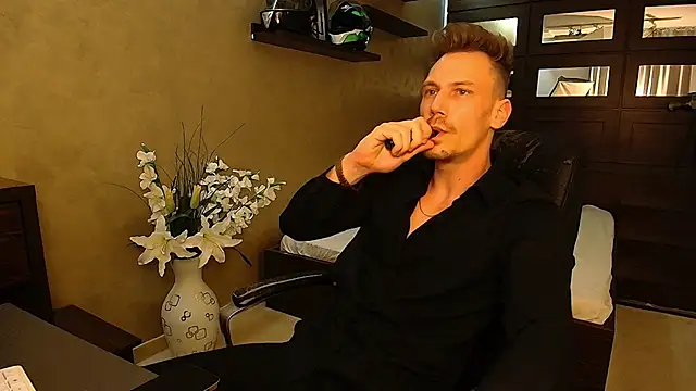 Snapshot of MateoBenjaminX chatting on 03/18/25, 04:59 MateoBenjaminX online show from 03/18/25, 04:59