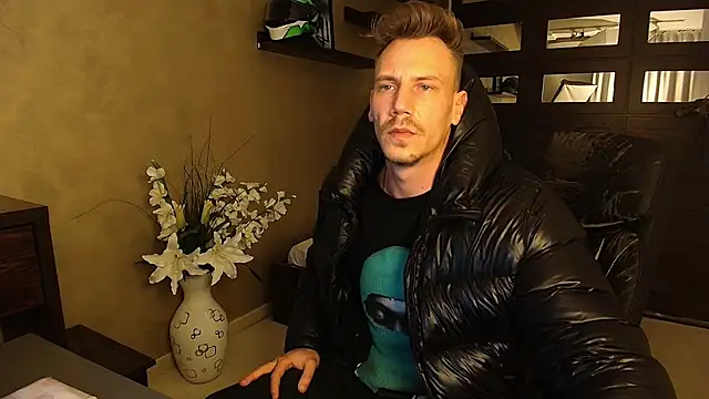 Snapshot of MateoBenjaminX chatting on 03/20/25, 06:31 MateoBenjaminX online show from 03/20/25, 06:31