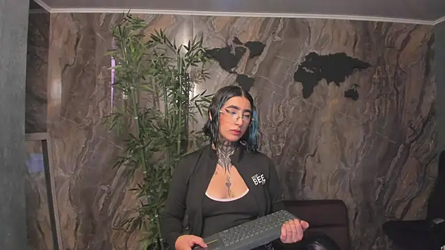 Alahia Dangelo online show from 04/23/26, 05:15