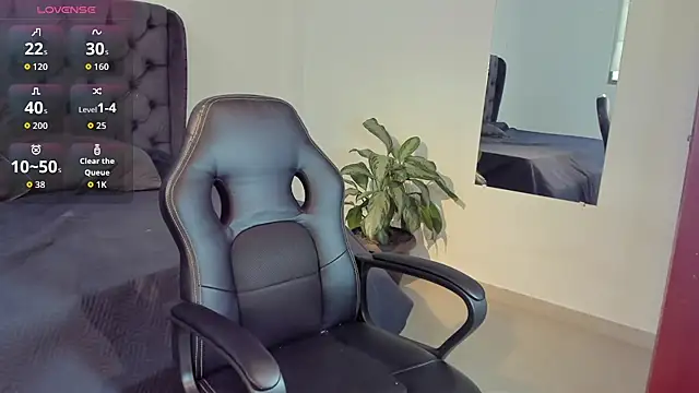 Snapshot of _maria_foxx_ chatting on 10/20/25, 07:03 maria foxx online show from 10/20/25, 07:03