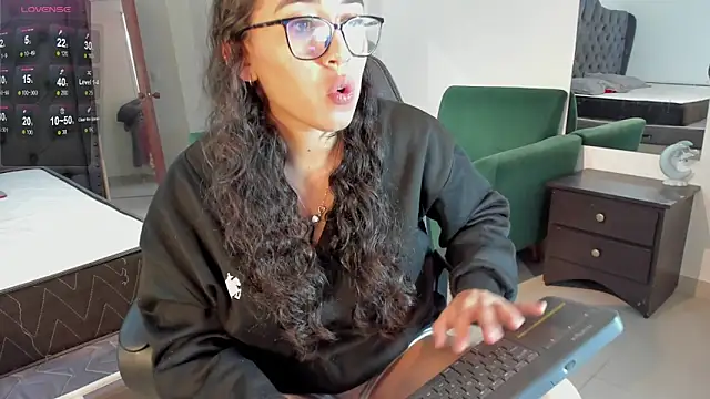 Snapshot of _maria_foxx_ chatting on 10/23/25, 07:23 maria foxx online show from 10/23/25, 07:23