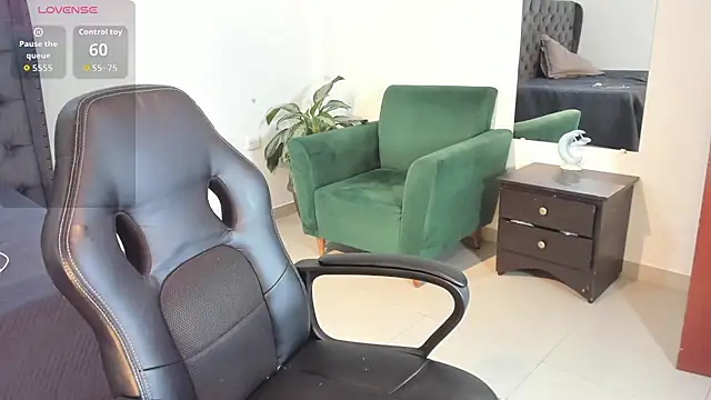 Snapshot of _maria_foxx_ chatting on 10/27/25, 06:01 maria foxx online show from 10/27/25, 06:01