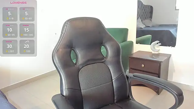 Snapshot of _maria_foxx_ chatting on 10/30/25, 06:30 maria foxx online show from 10/30/25, 06:30