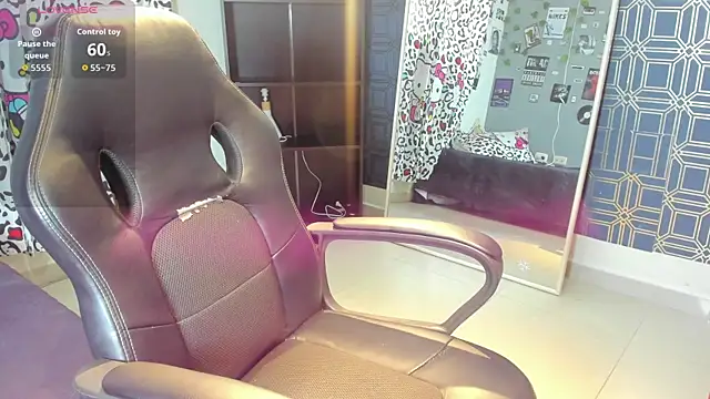 Snapshot of _maria_foxx_ chatting on 11/17/25, 06:35 maria foxx online show from 11/17/25, 06:35