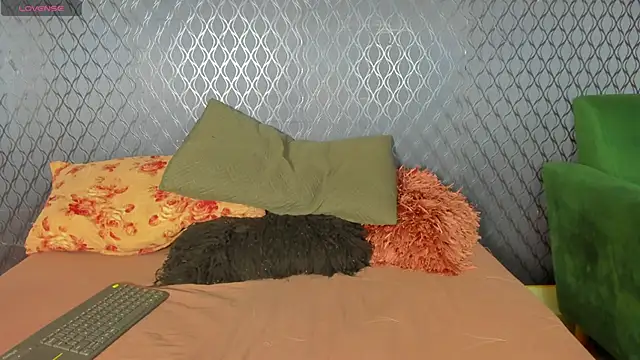 Snapshot of _maria_foxx_ chatting on 11/21/25, 06:28 maria foxx online show from 11/21/25, 06:28