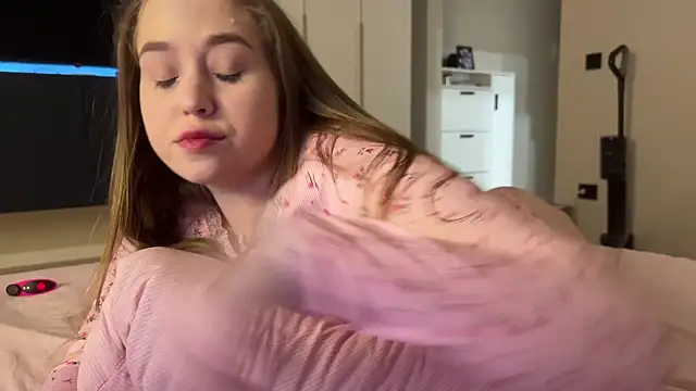 endlesssoffi online show from 04/24/26, 07:16