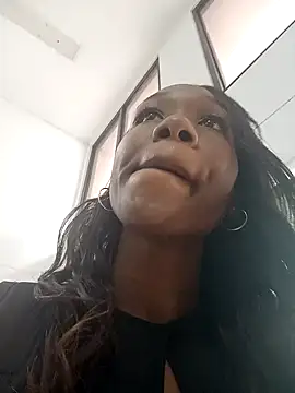 KarlaBelluci online show from 02/11/25, 07:05