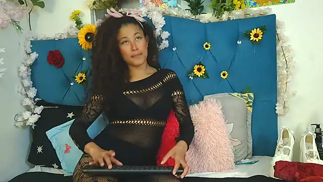 Milkdulce1 online show from 05/12/26, 02:03