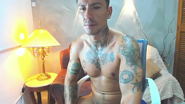 Snapshot of Dylanstonne chatting on 01/05/25, 11:22 Dylanstonne online show from 01/05/25, 11:22