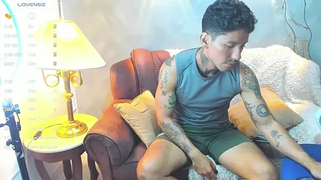 Snapshot of Dylanstonne chatting on 01/10/25, 12:49 Dylanstonne online show from 01/10/25, 12:49