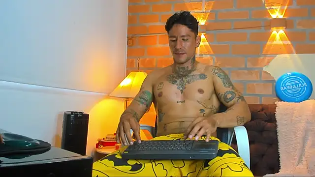 Snapshot of Dylanstonne chatting on 02/25/25, 09:35 Dylanstonne online show from 02/25/25, 09:35