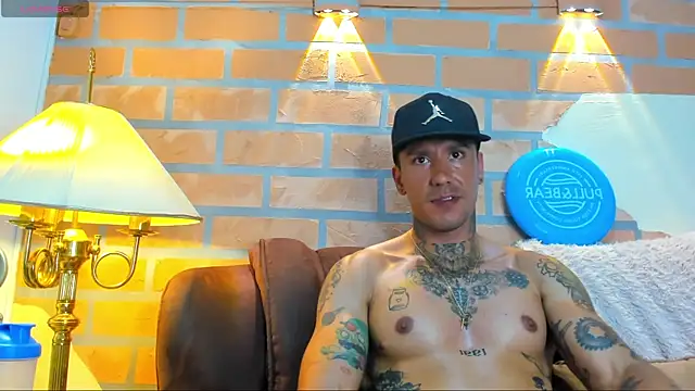 Snapshot of Dylanstonne chatting on 03/03/25, 12:04 Dylanstonne online show from 03/03/25, 12:04