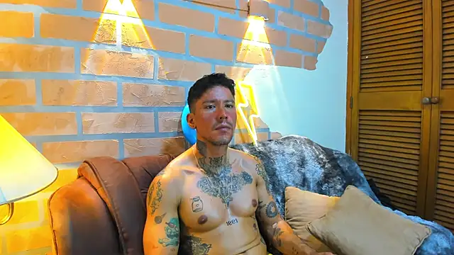 Snapshot of Dylanstonne chatting on 03/11/25, 11:48 Dylanstonne online show from 03/11/25, 11:48