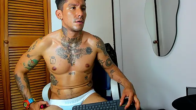 Snapshot of Dylanstonne chatting on 03/22/25, 04:24 Dylanstonne online show from 03/22/25, 04:24