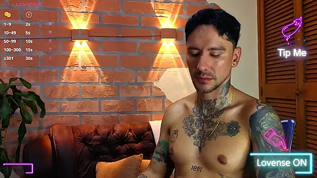 Snapshot of Dylanstonne chatting on 10/30/25, 09:15 Dylanstonne online show from 10/30/25, 09:15