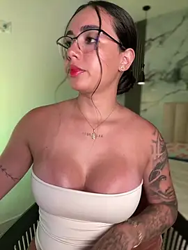 Pink Jazmin online show from 04/23/26, 01:29