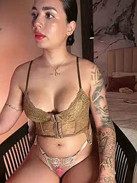 Pink Jazmin online show from 07/04/26, 12:28