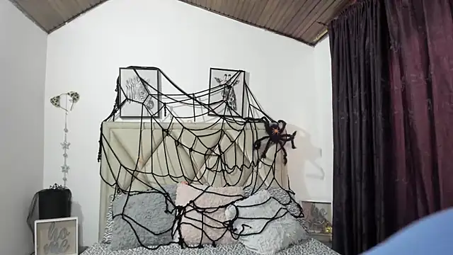 Snapshot of MonyCassius chatting on 10/17/25, 11:57 MonyCassius online show from 10/17/25, 11:57