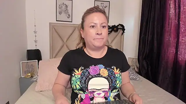 Snapshot of MonyCassius chatting on 11/08/25, 11:54 MonyCassius online show from 11/08/25, 11:54