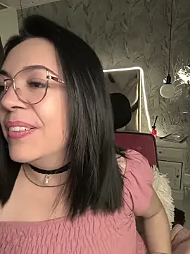 Bella fournier online show from 04/05/26, 11:13