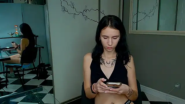 Snapshot of KarolinaBlacks chatting on 12/01/24, 04:29 KarolinaBlacks online show from 12/01/24, 04:29