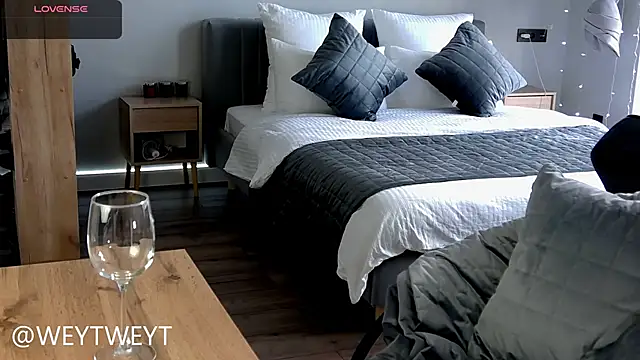 Dasha M online show from 12/05/25, 08:56