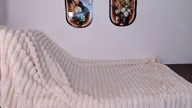 bellaa love  online show from 04/15/26, 12:17