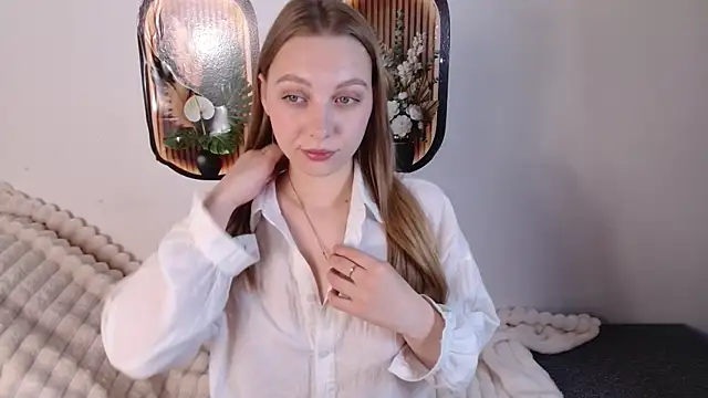 bellaa love  online show from 04/23/26, 12:12