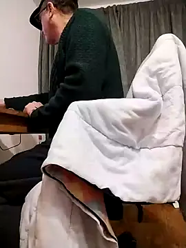 25mitch online show from 11/23/25, 08:08